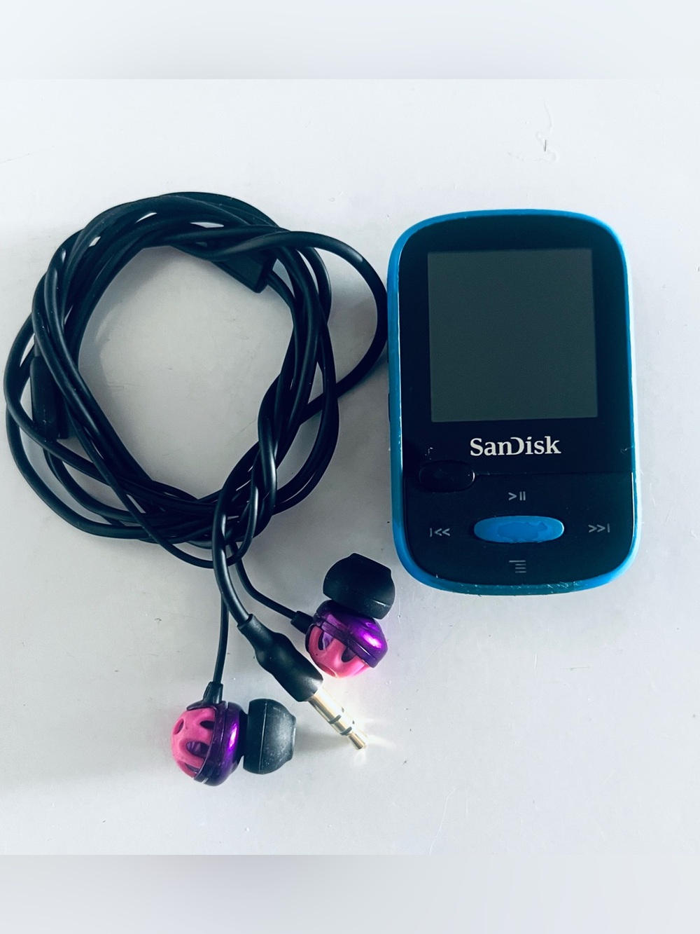 SanDisk Clip Sport MP3 Player Conditions Working Perfect With Headphone USB Cord